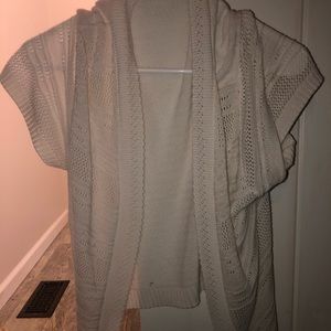 Shortsleeved mini cardigan.